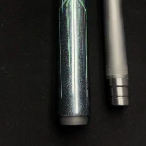 12.5mm Tip Green Spider Pattern Carbon Fiber Billiard Cue 19oz 58.46 Inch Include Joint Protector for American 9 Ball Snooker Carom Game
