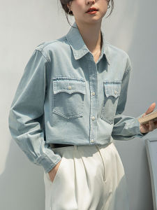 เสื้อเชิ้ตยีนส์หลวมๆ สไตล์ฮ่องกงสำหรับผู้หญิง ฤดูใบไม้ผลิ 2024 เสื้อเชิ้ตแขนยาวแบบลำลอง ทรงหลวม ทรงเข้ารูป ทรงปกติ