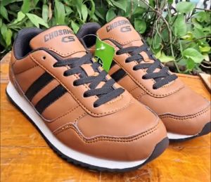 Sepatu Sneakers Pria