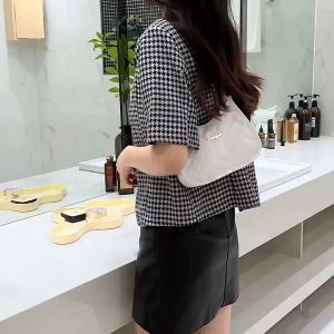 กระเป๋าใต้วงแขนปักลายแฟชั่น กระเป๋าสะพายข้างสไตล์ เรียบง่าย