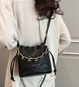 Fashionable Bucket Bag Womens New Style 2025 Autumn Winter Diamond Grid All-Match Crossbody Bag Korean Style Soft Surface
