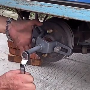 1PC Brake Drum Remover Motorcycle Wheel Hub Puller- Rear Brake Drum Remover Universal Tool for Motorcycle Tricycles