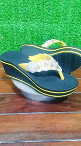 Dép xốp xỏ ngón quai kẹp nữ đính đá đế cao su cứng chống trơn trượt cao thấp đa dạng siêu nhẹ êm ái chắc chắn thời trang
