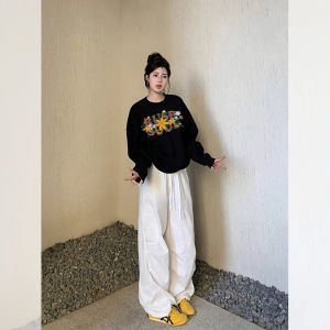 เสื้อฮู้ดคอกลมสีดำสำหรับผู้หญิง สไตล์อเมริกัน ดีไซน์ดอกไม้พิเศษ แฟชั่นฤดูใบไม้ผลิและฤดูใบไม้ร่วง เสื้อผ้าทำงานสไตล์เกาหลี