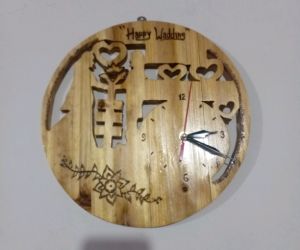 JAM DINDING MOTIF WEDDING .COCOK UNTUK KADO PERNIKAHAN.NAMA DAN TANGGAL BISA CUSTOM.