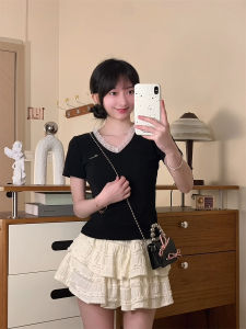 Áo Thun Nữ Cổ Chữ V Ren Viền Tay Ngắn Dáng Ôm in Nổi Họa Tiết Chữ Cái Mùa Hè Chất Liệu Cotton Polyester