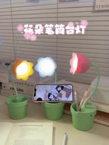 Cute Flowers Table Lamp Dormitory College Student Bedroom Bedside Lamp Desk Rechargeable Small Night Lamp Eye Protection Learning Dedicated