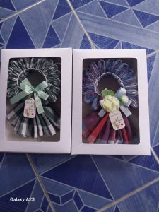 มาลัยผ้าขาวม้าพร้อมกล่องเป็ยของชวัญของฝากรับไหว้ฟรีป้ายแท็กมีราคส่ง