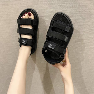 LYSBAG (พรีออเดอร์) รองเท้าแตะคู่ผู้หญิงฤดูร้อนใหม่สไตล์นางฟ้ารองเท้าแบนสีแดงสุทธินักเรียนชายหาดโรมันรองเท้าผู้หญิง