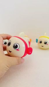 [RÚT CÓT LÀ CHẠY - SÁNG ĐÈN] Đồ chơi Cá chạy bằng cót dây phát sáng dễ thương cho bé chơi trên sàn kéo cót 2226