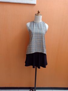 atasan wanita kotak hitam putih M cewek blouse kutung santai cute depan crop