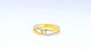 Happy Jewelry แหวนคลื่นเก๋ๆ ทองแท้ 9k 37.5% เพชรเกสร ME969