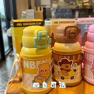 กระติกน้ำเด็กสแตนเลส 316 แบบหลอดดูดและยกดื่ม พร้อมกระเป๋าสะพายพกพา ขนาด 550 ml