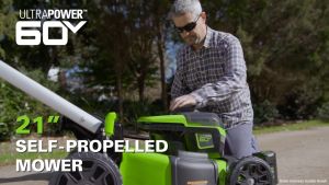 GREENWORKS รถตัดหญ้าเดินอัตโนมัติไร้สาย 60V พร้อมแบตเตอรี่ 2 ก้อนและแท่นชาร์จ  แถมฟรีเครื่องตัดหญ้า 60V (2515207TH)