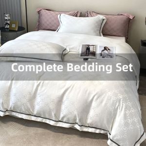 Luxury Simple Style Bedding Set