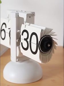 Fully automatic retro mechanical clock creative ornament desktop clock electronic clock