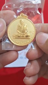 เหรียญหลวงพ่อกวย ปี2567 รุ่นศิษย์มีหลัก เหรียญเสาร์5 หลังนะโมตาบอด เนื้อกะไหล่ทอง ของแท้ 💯%