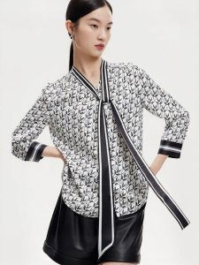 Vero Moda | Áo Sơ Mi Mới Thu Cho Nữ Cổ V Tay 3/4 In Chữ