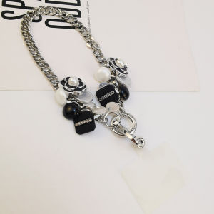 High-End Metal Short Phone Strap Womens Style Handheld Chain Button Decoration Bracelet Universal Phone Case Anti-Loss Lanyard