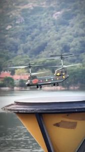 Helikopter Remote Control 35 Channel Pesawat Angkut Baling-Baling Ganda Dengan Lampu 24 GHz Remote Control