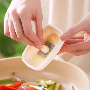 C.B.【Ready in Stock】 Kitchen Garlic Press Onion Chopper Garlic Puree Grinding Manual Press