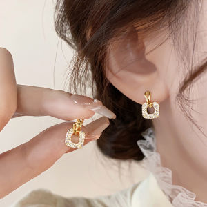 Geometric Diamond Stud Earrings Womens Fashion Luxury Sensation round Face Elegant Miniature Hoops Alloy Plated Silver Gold