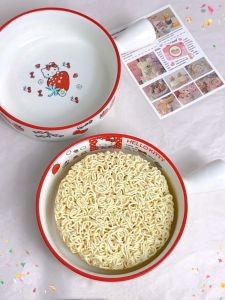 Cute Cartoon Japanese Style Salad Bowl with Handle Cover Instant Noodles Bowl Student Dormitory Ceramic round Shape Dishware