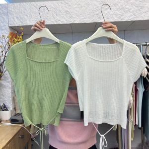 เสื้อถักแขนสั้นแมทช์ง่ายเรียบง่ายลายแถบการออกแบบมีเชือกผูกด้านหลังคอสี่เหลี่ยมเข้ารูปสไตล์เกาหลีรุ่นใหม่สำหรับฤดูร้อนแฟชั่น