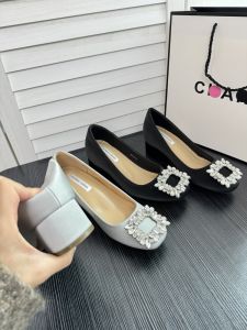 หัวเข็มขัดสี่เหลี่ยม Rhinestone ยกระดับ 6 ซม. ผ้าซาติน ส้นหนา ผู้หญิง รองเท้าเดินทาง สไตล์เกาหลี ทันสมัย รองเท้าส้นสูงปากแบน