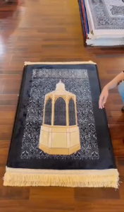 COD Sajadah Impor Turki Hitam Kiswah Rumbai Emas Bahan Tebal dan Lembut dengan Ukuran Jumbo 75x112 dan Ukuran Midi 55x115 cm Multi Motif