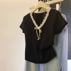 เสื้อยืดแขนสั้นคอวีผูกโบว์สไตล์เกาหลีสำหรับผู้หญิง ทรงหลวม ผ้าฝ้ายผสมโพลีเอสเตอร์ ฤดูร้อน 2025 สำหรับผู้หญิงวัย 25-29 ปี