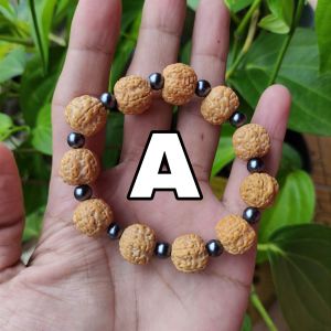 Gelang Rudraksha Jenitri Manik Besar & Sedang