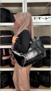 Peonia PNA YERI Tote Bag Extra Besar Tas Wanita Resleting Model Terbaru Selempang Bahu Kantor Kerja Sekolah Kuliah Outdoor Trendy Fashion Style Travel Haji Umroh Casual Perempuan Cewek