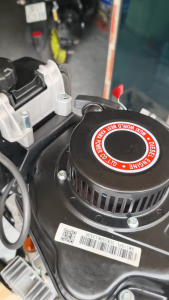 Động cơ chạy thuyền 8HP (máy chạy dầu + củ đề)