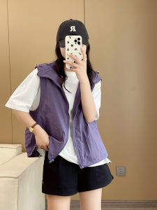 เสื้อกั๊กแขนกุดมีฮู้ดแบบลำลองสำหรับผู้หญิงในช่วงฤดูร้อนปี 2025 ดีไซน์ใหม่ สไตล์เกาหลี ปกป้องแสงแดด ระบายอากาศได้ดี เสื้อคลุมกันลมแบบสวมหัว