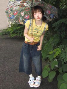 สไตล์วินเทจสลิมฟิตเสื้อยืดสีเหลืองสําหรับผู้หญิงแขนสั้นคอกลมแขนสั้นเสื้อผ้าฤดูร้อนชุดทํางานย้อนยุคออนไลน์เท่านั้น