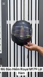 Mũ Bảo Hiểm ROYAL M179 LẬT HÀM ĐEN CARBON /SIÊU PHẨM LẬT HÀM /Bảo Hành 12 Tháng/Tặng Kèm Túi Chống Trầy