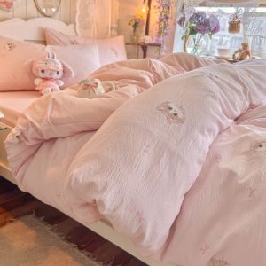 susan | Creamy KT Cat Floral Design Double Layered 3-Piece Bedding Set All-Season