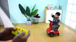 Rechargeable car for kids Go Kart for kids Car 360 ° rotation Motorbike for kids with Seat Belt