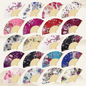 GUOUQNA พัดผ้าไหมสไตล์จีนพับได้ตกแต่งบ้านวินเทจศิลปะงานฝีมือของขวัญงานปาร์ตี้เต้นรำลายดอกไม้ของขวัญพัดมือ