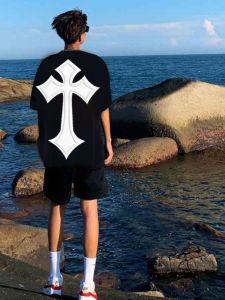 เสื้อยืดแขนสั้นผู้ชายฤดูร้อนปี 2024 สไตล์อเมริกันหลวมพิมพ์ลายแฟชั่น เสื้อยืดคอกลมทรงปกติ พิมพ์ลายฟอง ทรงหลวม