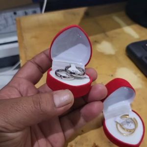 COD!! COD KK!!! CINCIN Kawin titanium Cauple Dapat 2 pcs Dan Free Box Cincin Model Love Berlapis Emas