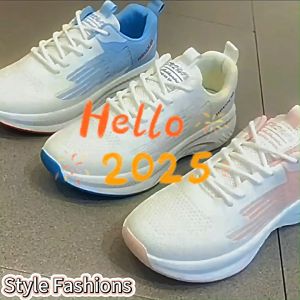 รองเท้าสีขาวของผู้หญิงรองเท้าวิ่งน้ำหนักเบาพื้นหนารองเท้าสตรีแบบผูกเชือกแฟชั่นรองเท้าผ้าใบทอบินระบายอากาศในฤดูร้อน