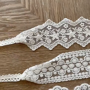 Scarf Rambut Wanita Gaya Korea dengan Hiasan Bunga Aksesoris Rambut Elastis Renda & Pita Trendi untuk Perempuan dan Remaja