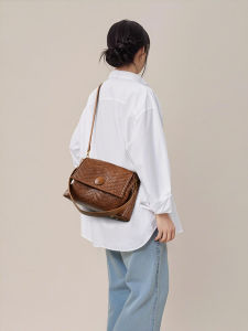 Large Capacity Womens Leather Woven Tote Bag Fashionable Commuting Single Shoulder Bag Luxury Sensation High Quality Leather