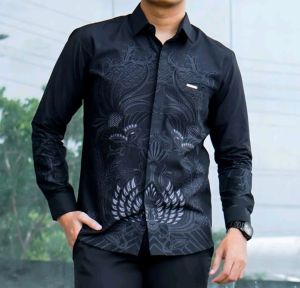 Atasan Kemeja Pria Dewasa Lengan Panjang Motif Pusoko Hitam Kekinian Ukuran M L XL XXL Casual Modis Slim Fit Modern Trendy