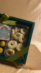 [ HAMPERS LEBARAN RAYA COOKIES ] KUE KERING HOME MADE BUATAN RUMAH DENGAN BAHAN BERKUALITAS NASTAR SAGU KEJU PUTRI SALJU KADO LEBARAN/PUASA