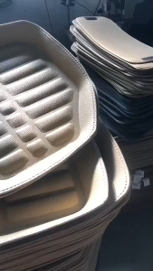 🚚มาใหม่ พร้อมส่ง🚚 พรมปูพื้นรถยนต์ 5 ชิ้น [เกรดพิเศษหนากว่ารุ่นธรรมดา] Universal กันน้ำ ทำความสะอาดง่าย กันความ ผ้ายางปูพื้นรถ