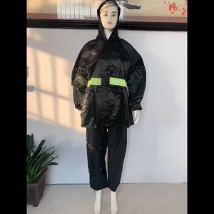 【ส่งจากกรุงเทพ】ชุดกันฝน rain jackets เสื้อกันฝนมีแถบสะท้อนแสง (เสื้อ+กางเกง+กระเป๋าใส่) เนื้อผ้าใส่สบายทนทานกันฝนดีเยี่ยม Raincoat ใช้งานได้