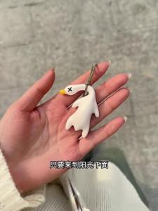 1pc New Cars Mounted Color Changing Roast Duck Pendant Funny Goose Keychain Resin Harmless Originality Rearview Mirror Decoration Cute Swing Lanyard